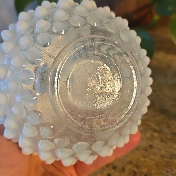 Vintage fenton milk glass hobnail vase - Picture 4 of 10